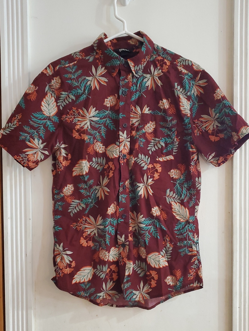 Eddie Bauer Hawaiian Button Down Shirt Size S Short Sleeve Maroon Turquoise